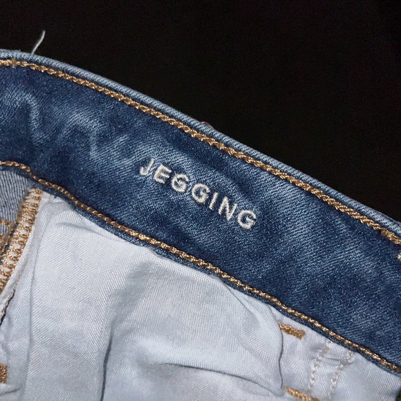 dark wash american eagle jeans - Picture 3 of 4